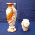 2 licht doorlatende stenen vazen, albast aragoniet onyx?, Antiek en Kunst, Ophalen of Verzenden