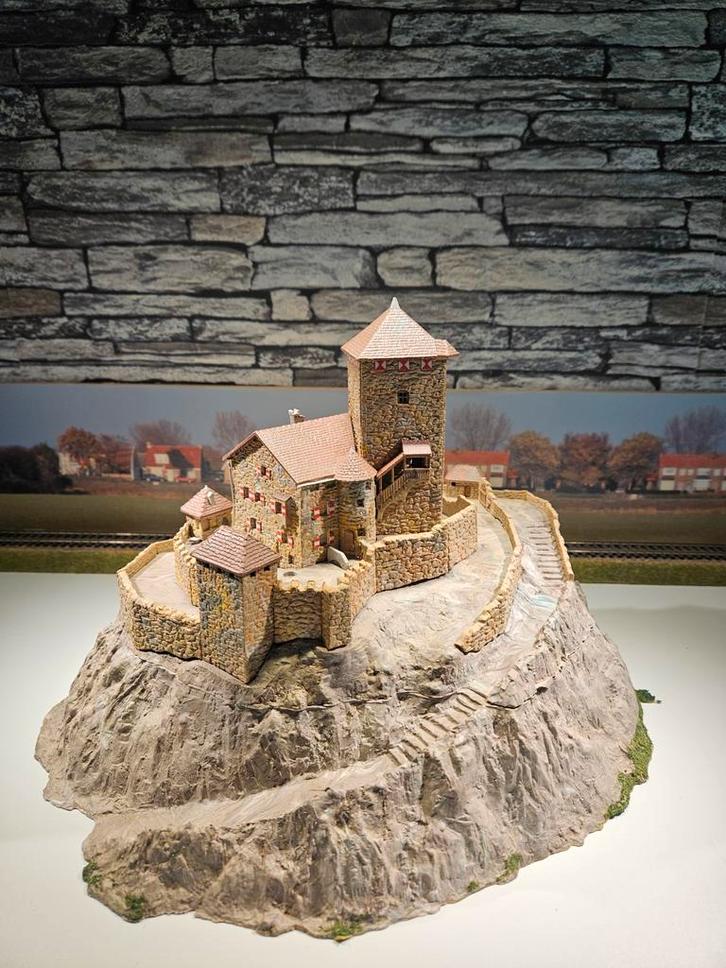 Burcht Branzoil abdij N spoor modeltrein 1:160, Hobby en Vrije tijd, Modeltreinen | N-Spoor, Gebruikt, Brug, Tunnel of Gebouw