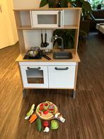 Ikea keuken met pannenset, groenteset en pizzaset, Kinderen en Baby's, Ophalen, Gebruikt, Hout, Speelkeuken