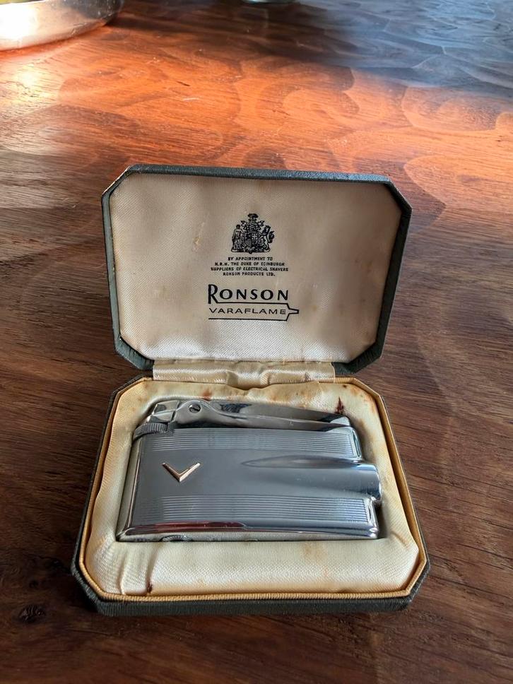 1962 Vintage Ronson Varaflame aansteker in originele doos, Verzamelen, Rookartikelen, Aanstekers en Luciferdoosjes, Zo goed als nieuw