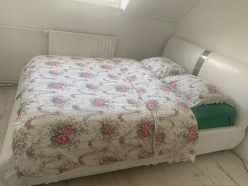 Tweepersoonsbed Wit beschikbaar voor biedingen