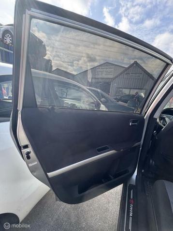 deur linksachter grijs Toyota Corolla Verso ('02-'06) beschikbaar voor biedingen