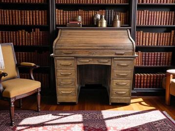 vintage Amerikaanse houten bureau / rolluikbureau beschikbaar voor biedingen
