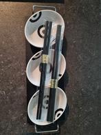 Japans/Chinees serveerset met schaaltjes en stokjes, Huis en Inrichting, Keuken | Servies, Keramiek, Ophalen of Verzenden, Overige stijlen