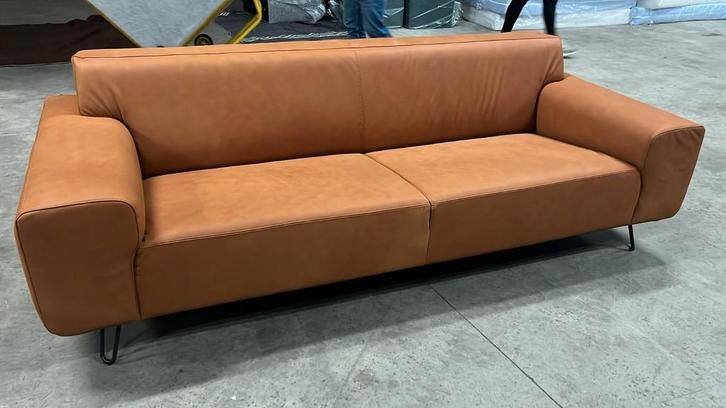 Bank 3- zit L'ancora type OLIVER Leergroep R cognac NIEUW, Huis en Inrichting, Banken | Bankstellen, Nieuw, Rechte bank, Driepersoons