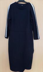 Donkerblauwe stretchjurk van Only maat M, met witte streep, Kleding | Dames, Jurken, Maat 38/40 (M), Only, Blauw, Ophalen of Verzenden