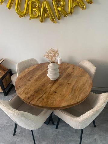Mango hout eettafel 120cm en teddy stoelen wit 4 beschikbaar voor biedingen