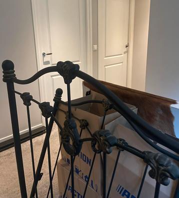 Bed beschikbaar voor biedingen