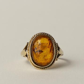 vintage 9 karaat gouden ring met amber edelsteen beschikbaar voor biedingen