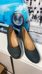 Nieuw groene pumps maat 39 1/2 merk Moccio, Kleding | Dames, Schoenen, Ophalen of Verzenden, Nieuw, Groen, Schoenen met lage hakken