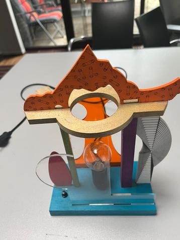 Een heel apart lampje. Echt design!! beschikbaar voor biedingen