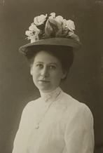 1900 mooie kabinetfoto dame met grote bloemen hoed Matell, Overige thema's, Ongelopen, Voor 1920, Verzenden