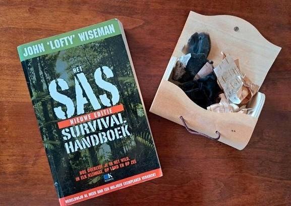 J Wiseman - Het SAS Survival handboek, vuursteen firestarter, Boeken, Sportboeken, Zo goed als nieuw, Balsport, Ophalen