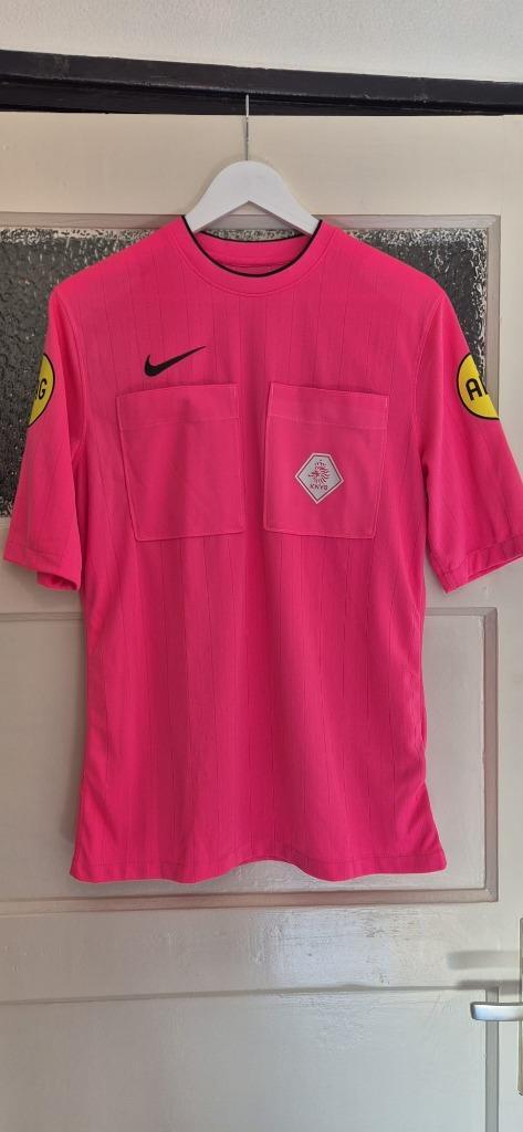 KNVB Scheidsrechter shirt roze maat M, Sport en Fitness, Voetbal, Zo goed als nieuw, Shirt, Maat M, Ophalen of Verzenden
