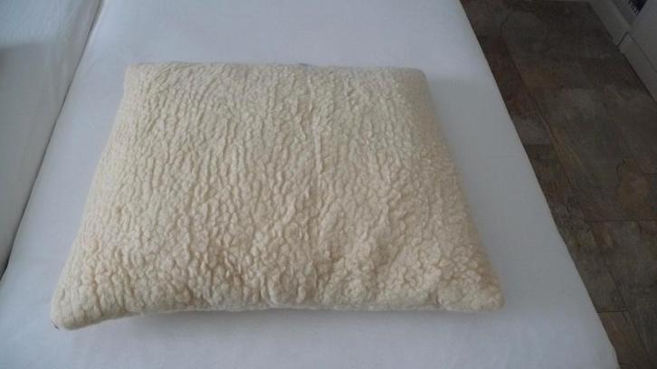 Schapenwollen kussen, Huis en Inrichting, Slaapkamer | Beddengoed, Zo goed als nieuw, Kussen, Eenpersoons, Overige kleuren, Ophalen of Verzenden