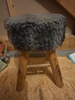 Grijze kruk, Huis en Inrichting, Ophalen, Zo goed als nieuw, Hout