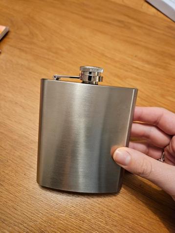 Roestvrijstalen heupfles - 7 oz beschikbaar voor biedingen