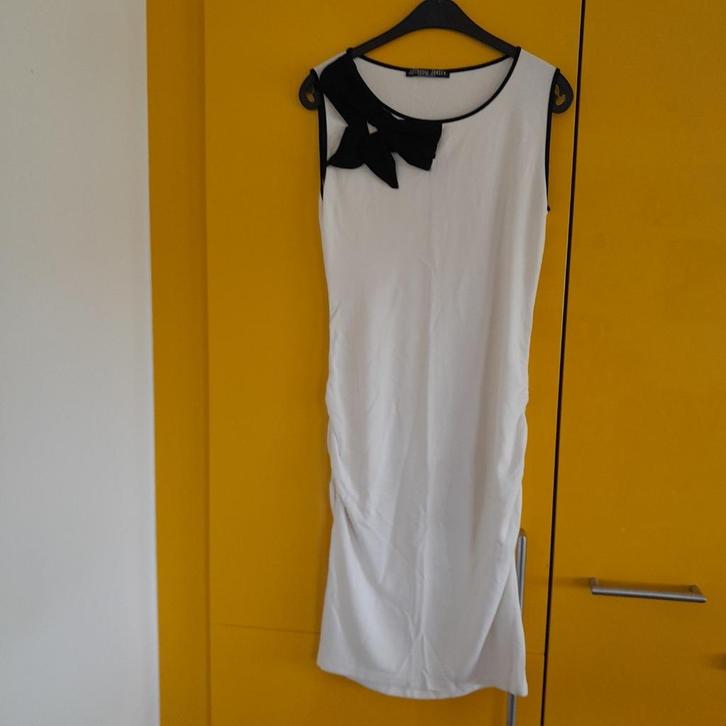 juffrouw jansen jurk wit maat L, Kleding | Dames, Jurken, Zo goed als nieuw, Maat 38/40 (M), Wit, Knielengte, Ophalen of Verzenden