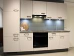 S10 Compacte en functionele rechte keuken, Ophalen, https://www.nobilia.de, Nobilia-Werke J. Stickling GmbH & Co. KG, Nieuw