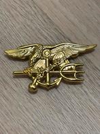 Goudkleurige Navy Seal speld, Verzamelen, Ophalen of Verzenden, Marine, Amerika, Embleem of Badge
