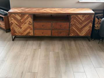 Dressoir Kast - 210cm Breed - Zo Goed Als Nieuw! beschikbaar voor biedingen