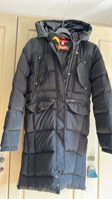 Jas, parajumpers beschikbaar voor biedingen