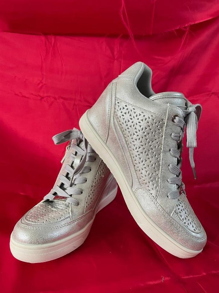 Xti Hoge sneakers – Zilver, maat 39, Kleding | Dames, Schoenen, Zo goed als nieuw, Sneakers of Gympen, Overige kleuren, Ophalen of Verzenden