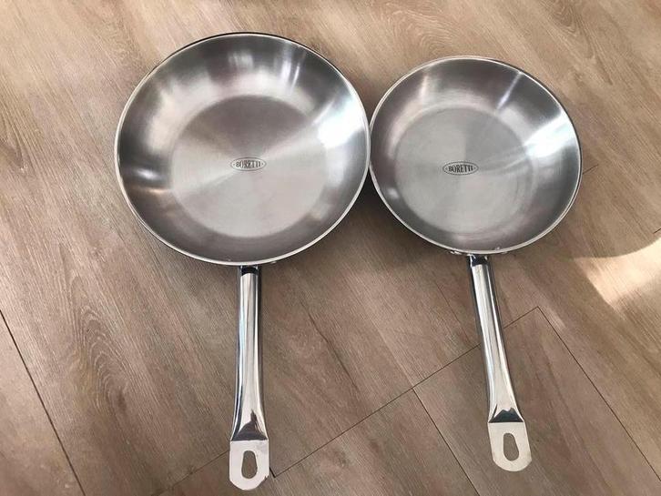 Boretti koekenpan RVS 2x 25cm 29cm ZGAN, Huis en Inrichting, Keuken | Potten en Pannen, Zo goed als nieuw, Koekenpan of Braadpan