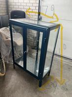 Vitrine kast in goede staat met 2 planken, Huis en Inrichting, Kasten | Vitrinekasten, Ophalen, 50 tot 100 cm, Zo goed als nieuw