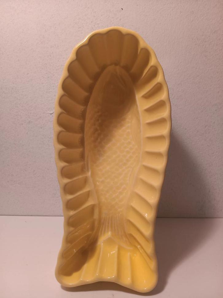 Vintage West Germany "vis" puddingvorm. Geel Geglazuurd, Verzamelen, Retro, Ophalen of Verzenden