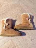 UGG Bailey Button Chestnut maat 37, Ophalen of Verzenden, Zo goed als nieuw, Bruin