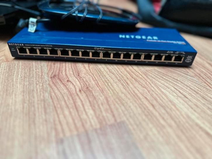 Linksys & netvear switches, Computers en Software, Netwerk switches, Gebruikt, Ophalen of Verzenden