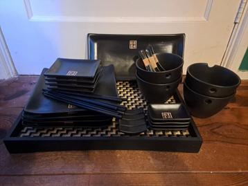 Japans Sushi / Noodles servies beschikbaar voor biedingen