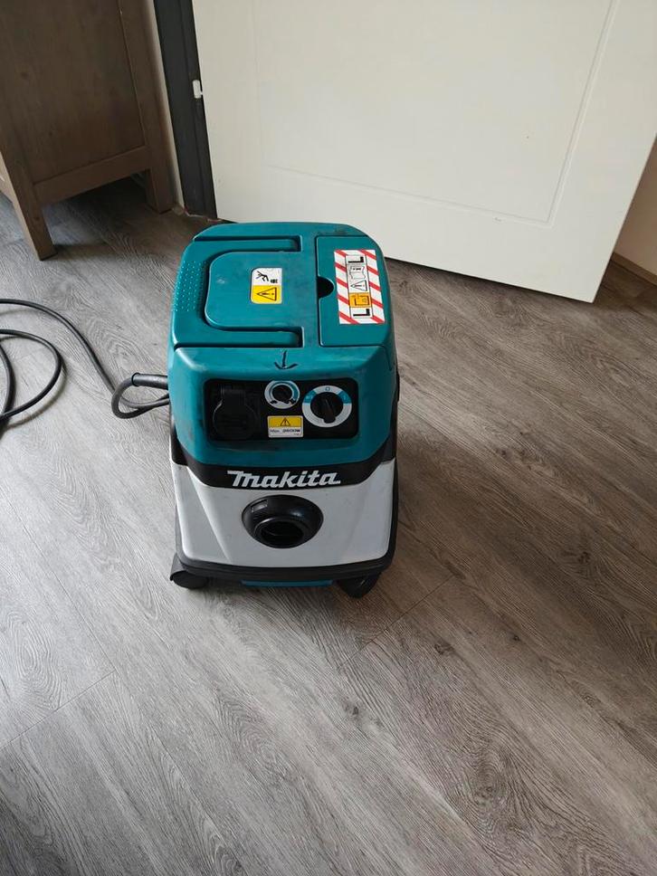 Makita VC1310L Stofzuiger, Doe-het-zelf en Verbouw, Reinigingsmachines, Gebruikt, Waterstofzuiger, Ophalen