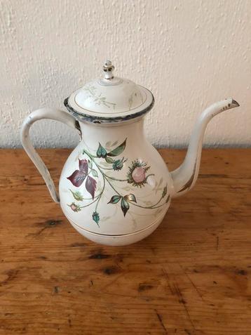 Antieke emaille kan met handbeschilderde bloemen. beschikbaar voor biedingen