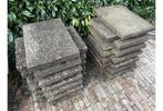 Gezocht grindtegels met gladde onderkant, Tuin en Terras, Tegels en Klinkers, Ophalen, Zo goed als nieuw, 10 m² of meer, Beton