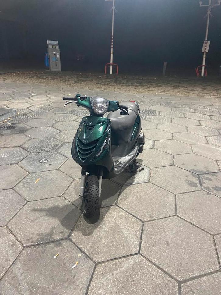 Piaggio zip iget, Fietsen en Brommers, Scooters | Piaggio, Zo goed als nieuw, Zip, Benzine, Ophalen of Verzenden