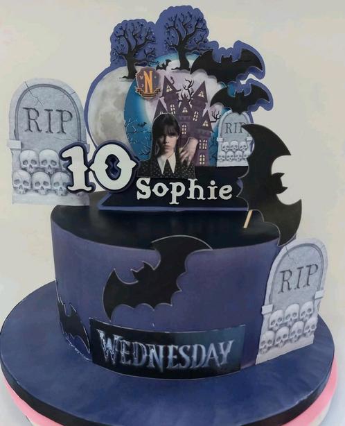 Taartsteker/Toppers Wednesday 16X14cm handgemaakt, Hobby en Vrije tijd, Taarten en Cupcakes maken, Nieuw, Versiering, Taarten