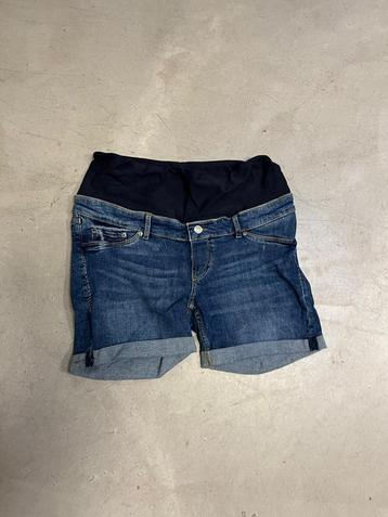 Set zwangerschapskleding maat L/40. €25,- beschikbaar voor biedingen