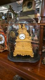 Grote bronzen pendule onder stolp € 350
