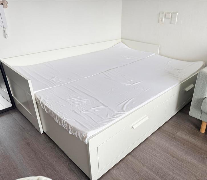 Brimnes Bedbank 80x200 + 2 matrassen, Huis en Inrichting, Slaapkamer | Bedden, Zo goed als nieuw, Eenpersoons, 80 cm, 200 cm, Hout