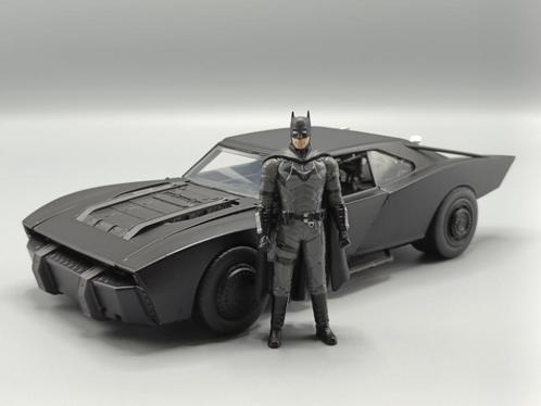Jada 1:18 Batmobile met verlichting + Batman figuur 2022film, Hobby en Vrije tijd, Modelauto's | 1:18, Nieuw, Auto, Overige merken