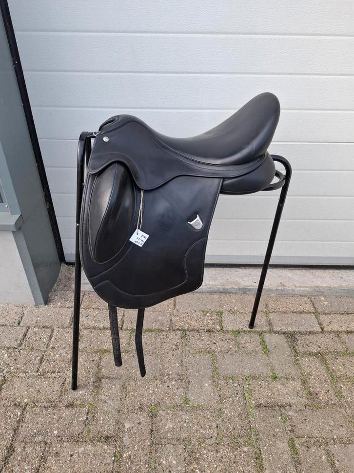 (Sale)!!!Bates artiste 17/17.5 dressuurzadel, Dieren en Toebehoren, Paarden en Pony's | Zadels, Zo goed als nieuw, Dressuur, Ophalen of Verzenden