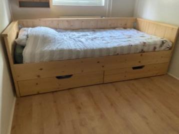 Kajuitbed eenpersoons steigerhout beschikbaar voor biedingen