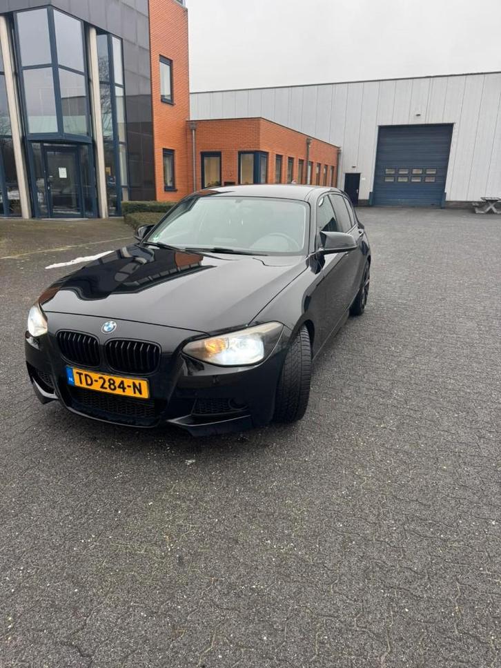 BMW 1-Serie 116i 136PK 5D 2014 Zwart, Auto's, BMW, Particulier, 1-Serie, Airbags, Android Auto, Apple Carplay, Bluetooth, Centrale vergrendeling