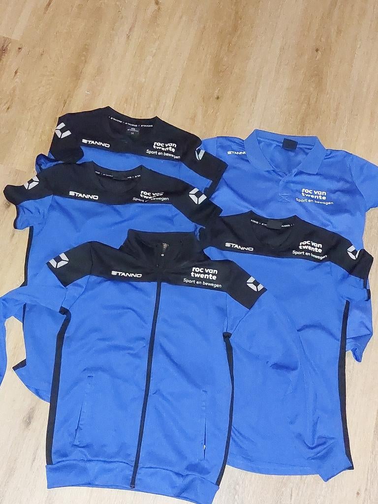 Stanno 4 sportshirts en 1 vest mt M, Ophalen, Zo goed als nieuw, Overige typen