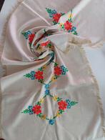 Vintage tafelkleed loper folkore geborduurd, Huis en Inrichting, Tafelkleden, Ophalen of Verzenden, Gebruikt, Rechthoek, Binnen