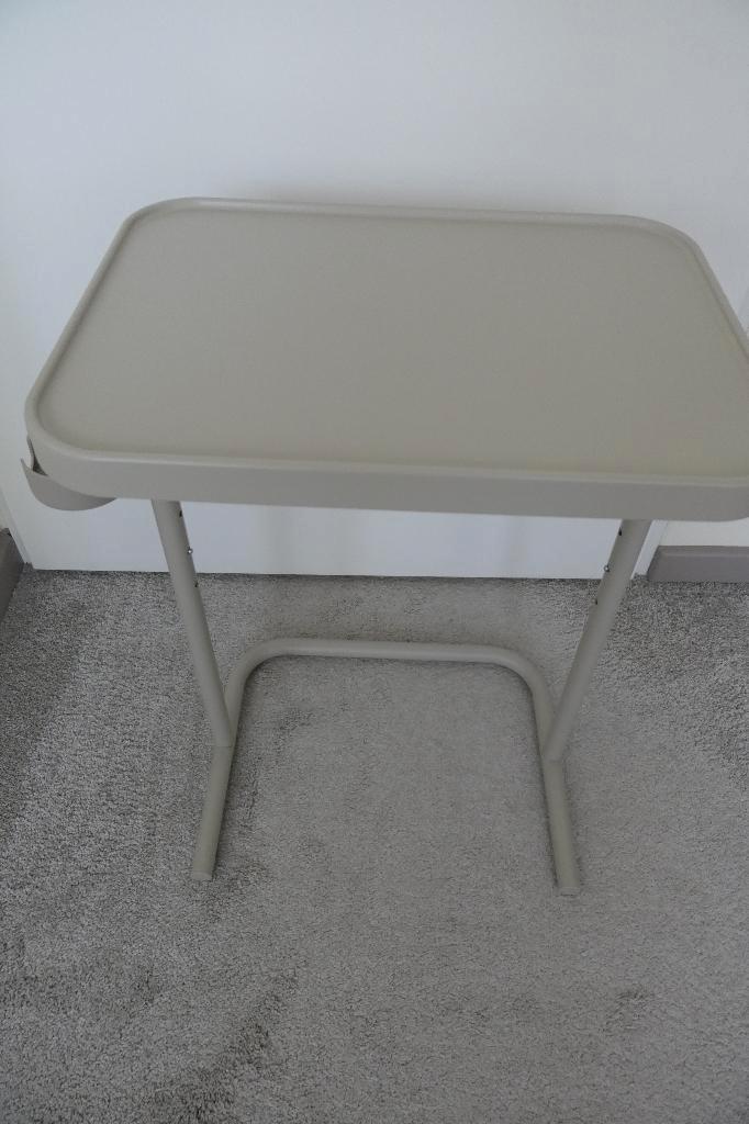 Ikea Bjorkasen laptoptafel Beige, Computers en Software, Laptoptafels, Gebruikt, In diepte verstelbaar, In hoogte verstelbaar