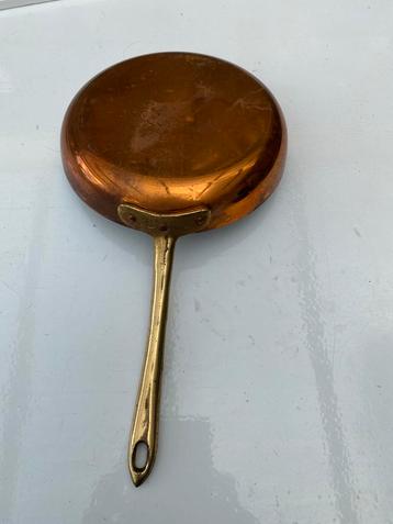 Koperen bakpan beschikbaar voor biedingen