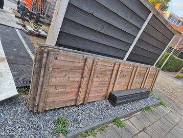 Houten marktkraam planken beschikbaar voor biedingen